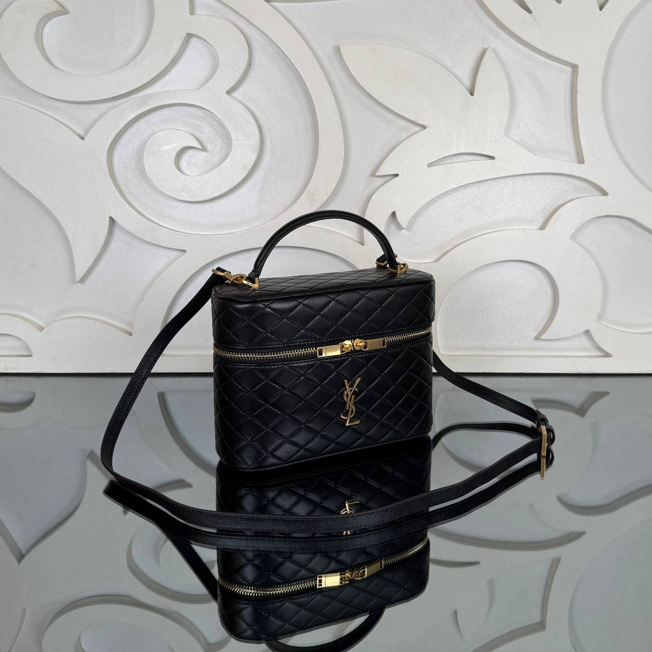 Saint Laurent Gaby Vanity Medium Bag in Lambskin görsel 2