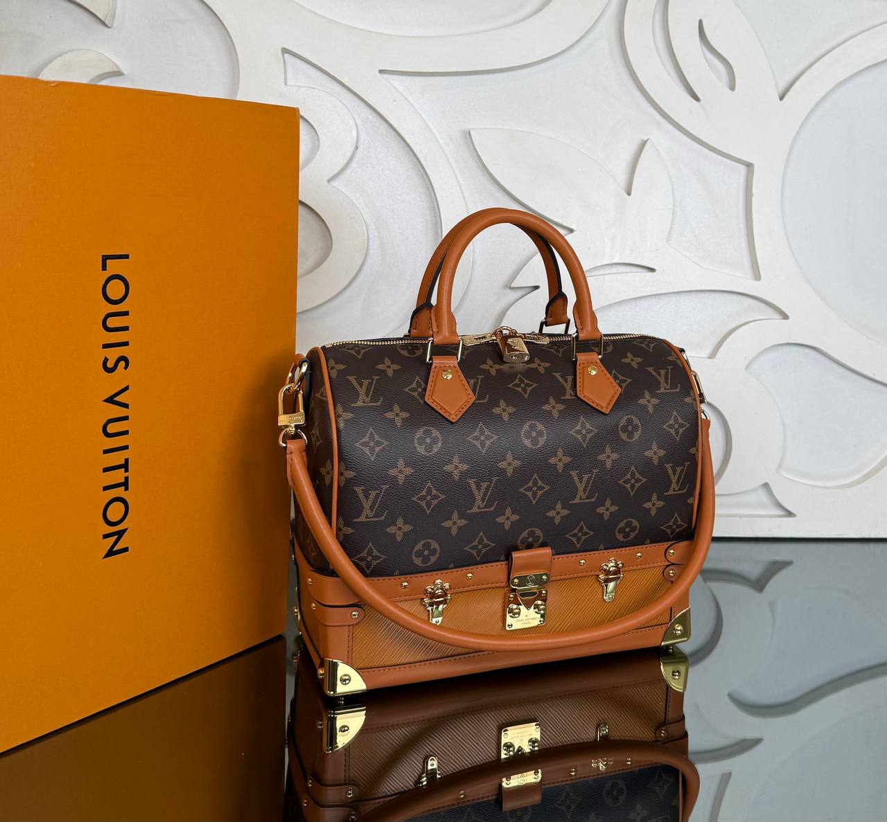 Louis Vuitton Speedy 30 Out of the Trunk Edition görsel 2