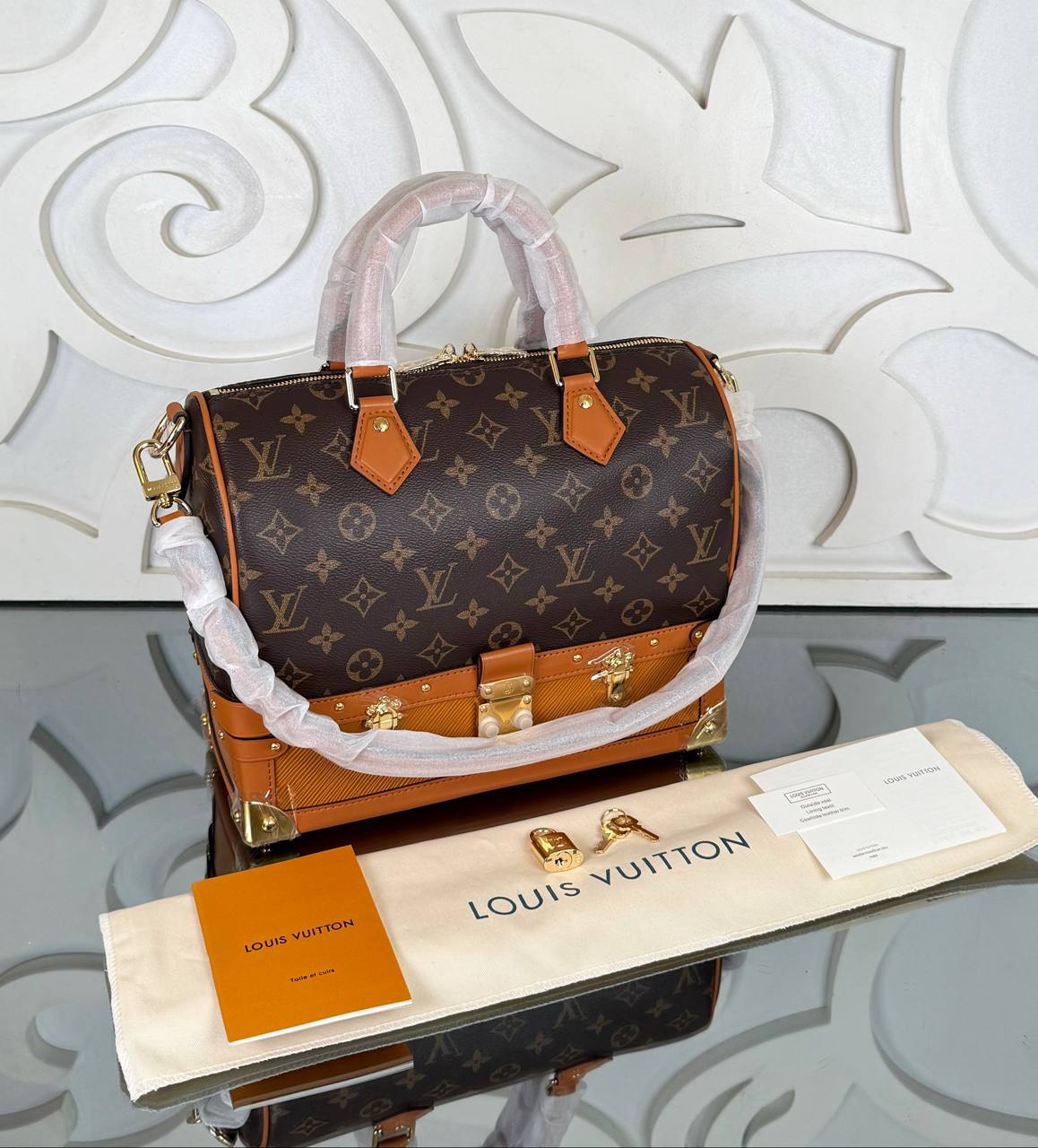 Louis Vuitton Speedy 30 Out of the Trunk Edition görsel 5