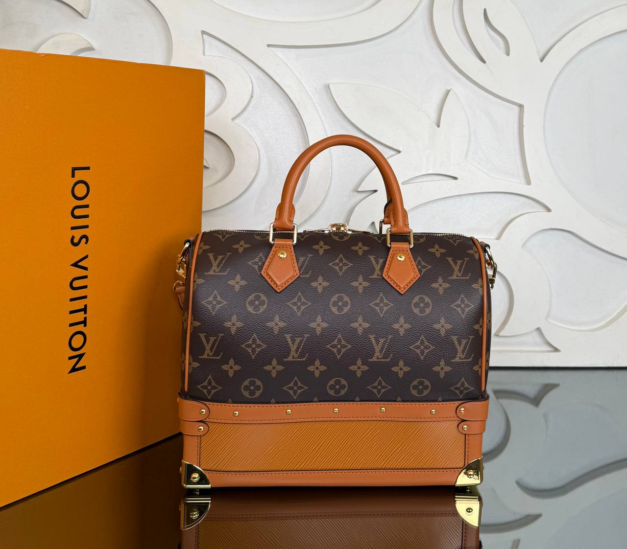 Louis Vuitton Speedy 30 Out of the Trunk Edition görsel 3